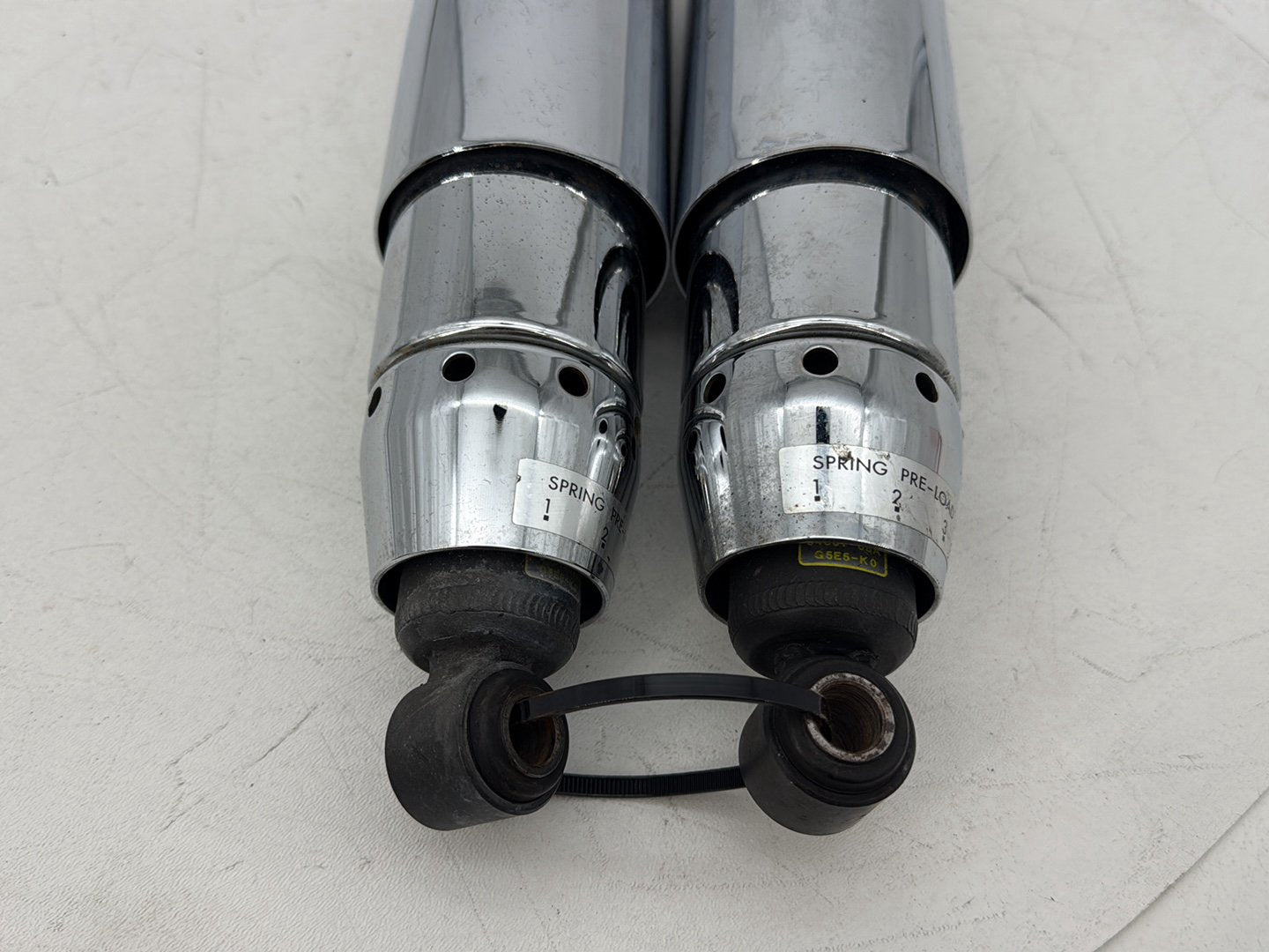 2007 - 2012 Harley-Davidson Dyna Super Glide Rear Left Right Shock Absorbers 54537-08A