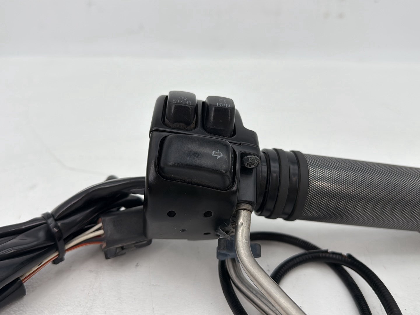 2004 - 2013 Harley-Davidson Sportster 1200 Custom Right Engine Start Kill Switches Controls 71589-96B