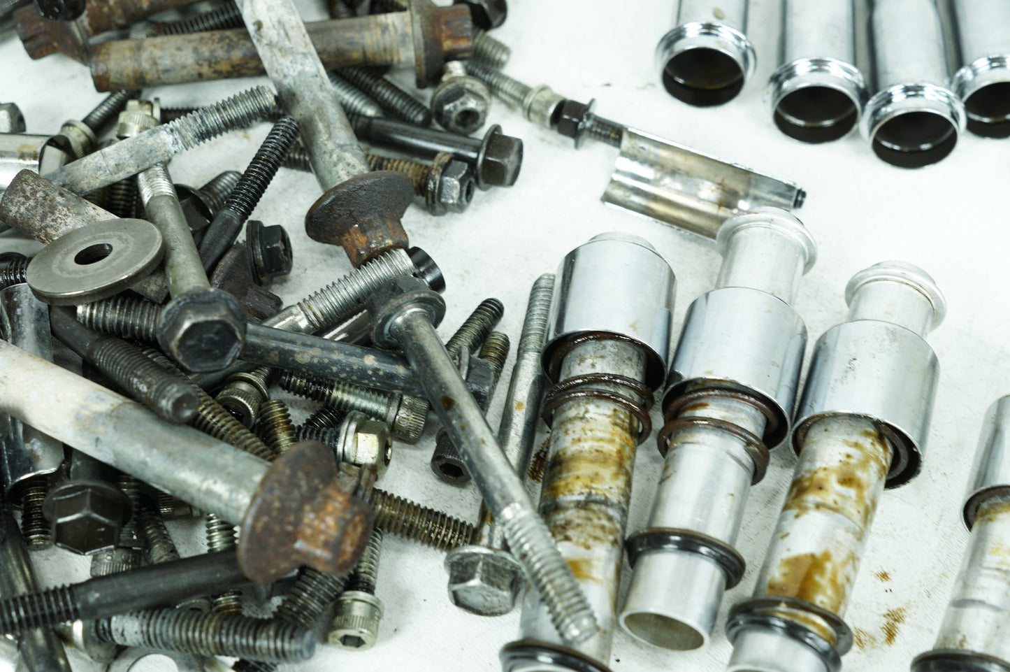 2000 - 2006 Harley-Davidson Softail Deuce Twin Cam Engine Hardware Bolt Pushrods  	17922-99
