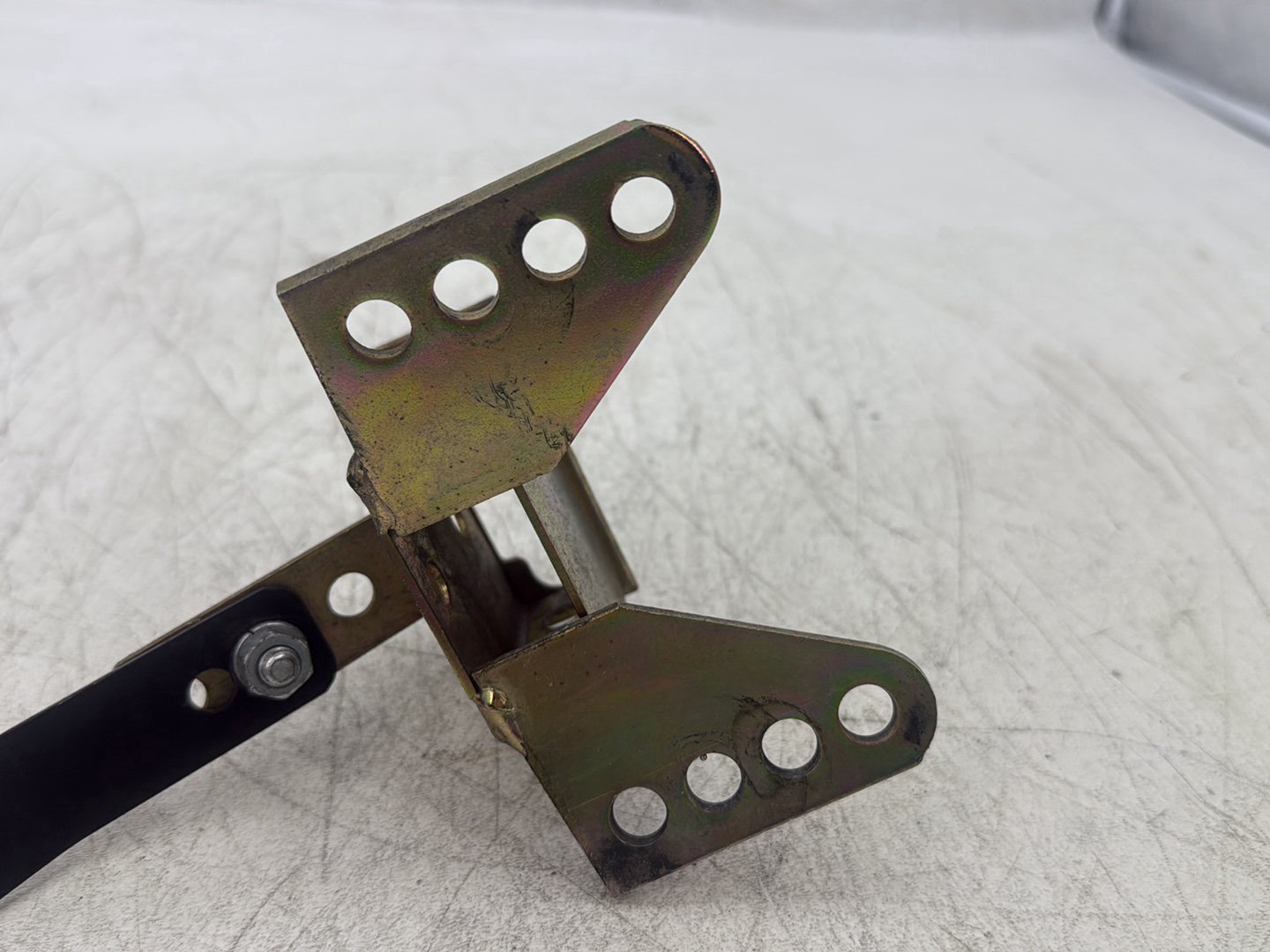 2004 Harley Road King Touring Custom FLHRSI OEM Driver Rider Backrest Bracket Mount 52589-09A