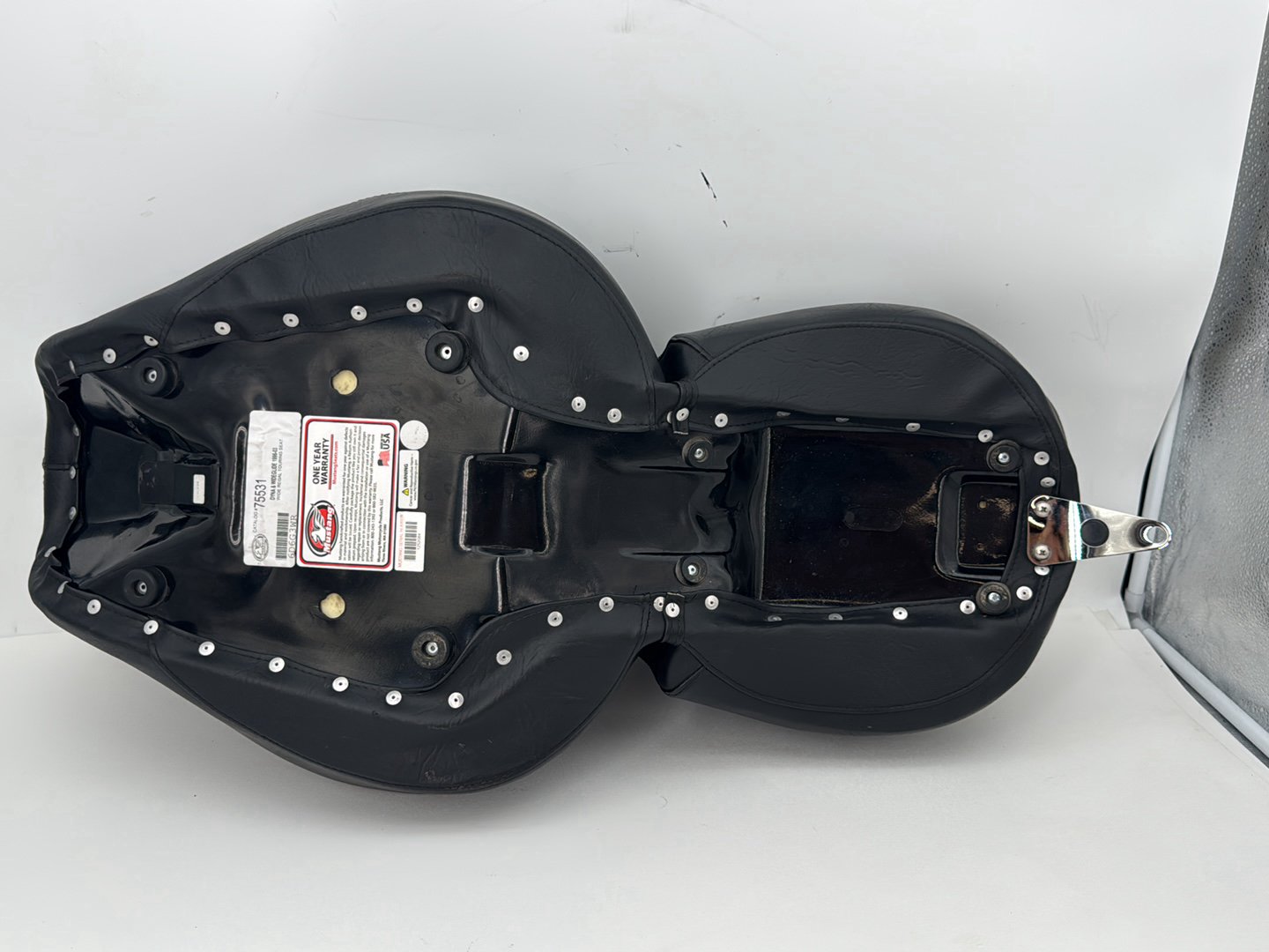 1999 - 2006 Harley-Davidson Dyna Wide Glide Passenger Rider Driver Seat Saddle MUSTANG