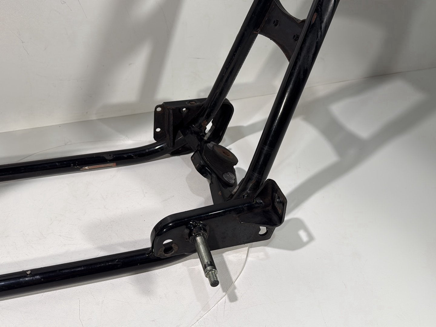 1999 - 2006 Harley-Davidson Touring Electra Glide Body Main Frame Chassis CLN CLR 	47900-02A