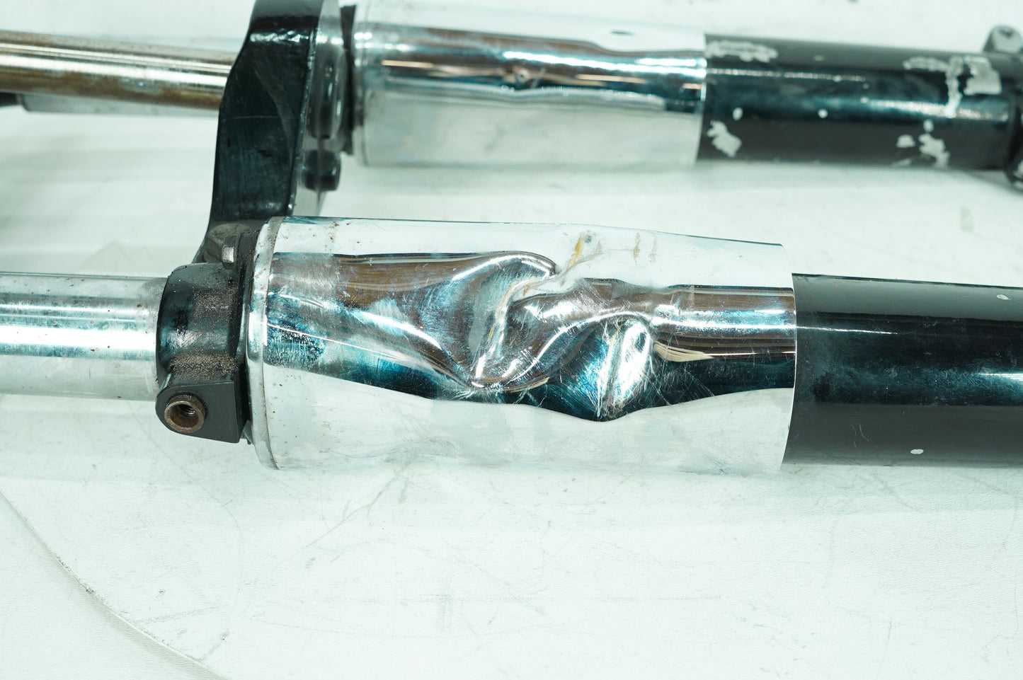 2007 - 2011 Harley-Davidson Touring Electra Glide Ultra Front Triple Tree Set & LH RH Fork Legs Sliders 46495-09