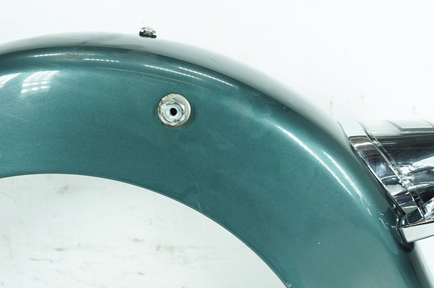 1999 - 2006 Harley-Davidson Touring Electra Glide Ultra Rear Wheel Fender & Turn Signals Bar 59579-01B