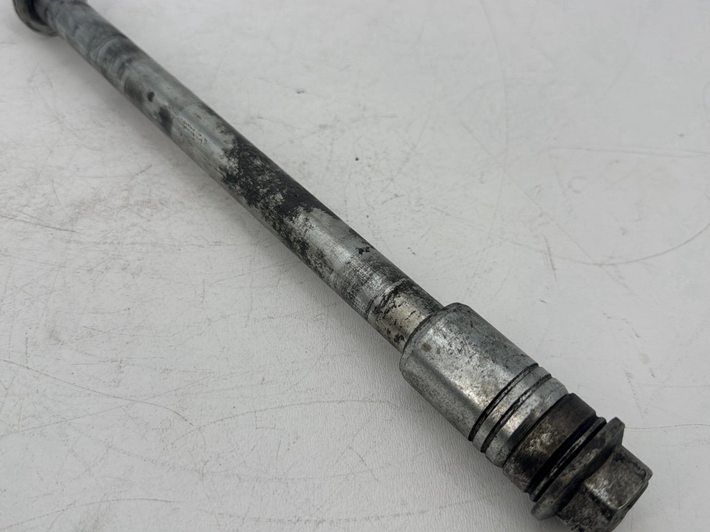 1999 - 2006 Harley-Davidson Touring Electra Glide Classic Rear Wheel Axle Bolt Shaft 41110-89