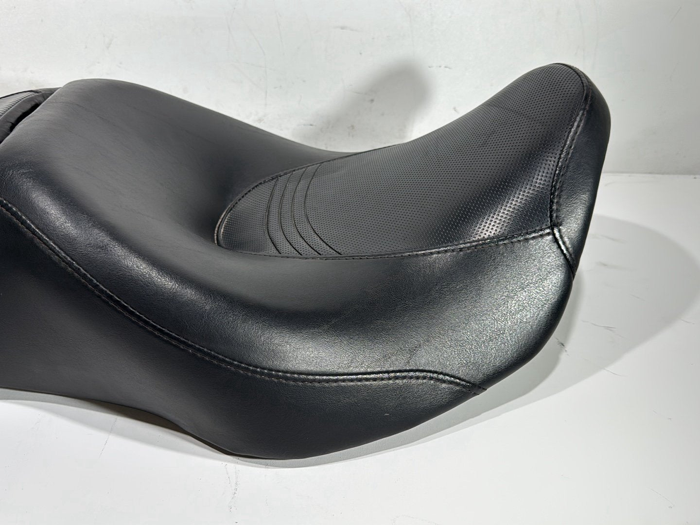 2006 Harley Street Glide Touring FLHXI OEM Passenger Rider Driver Seat Saddle