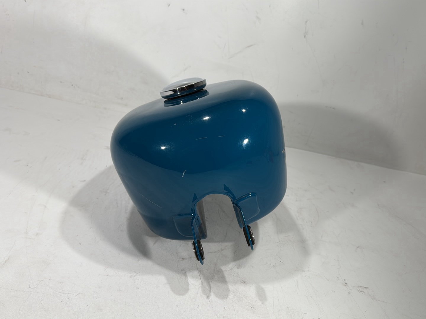2001 Harley Sportster 883 Hugger XLH883 OEM Fuel Gas Tank Gasoline Reservoir CARB