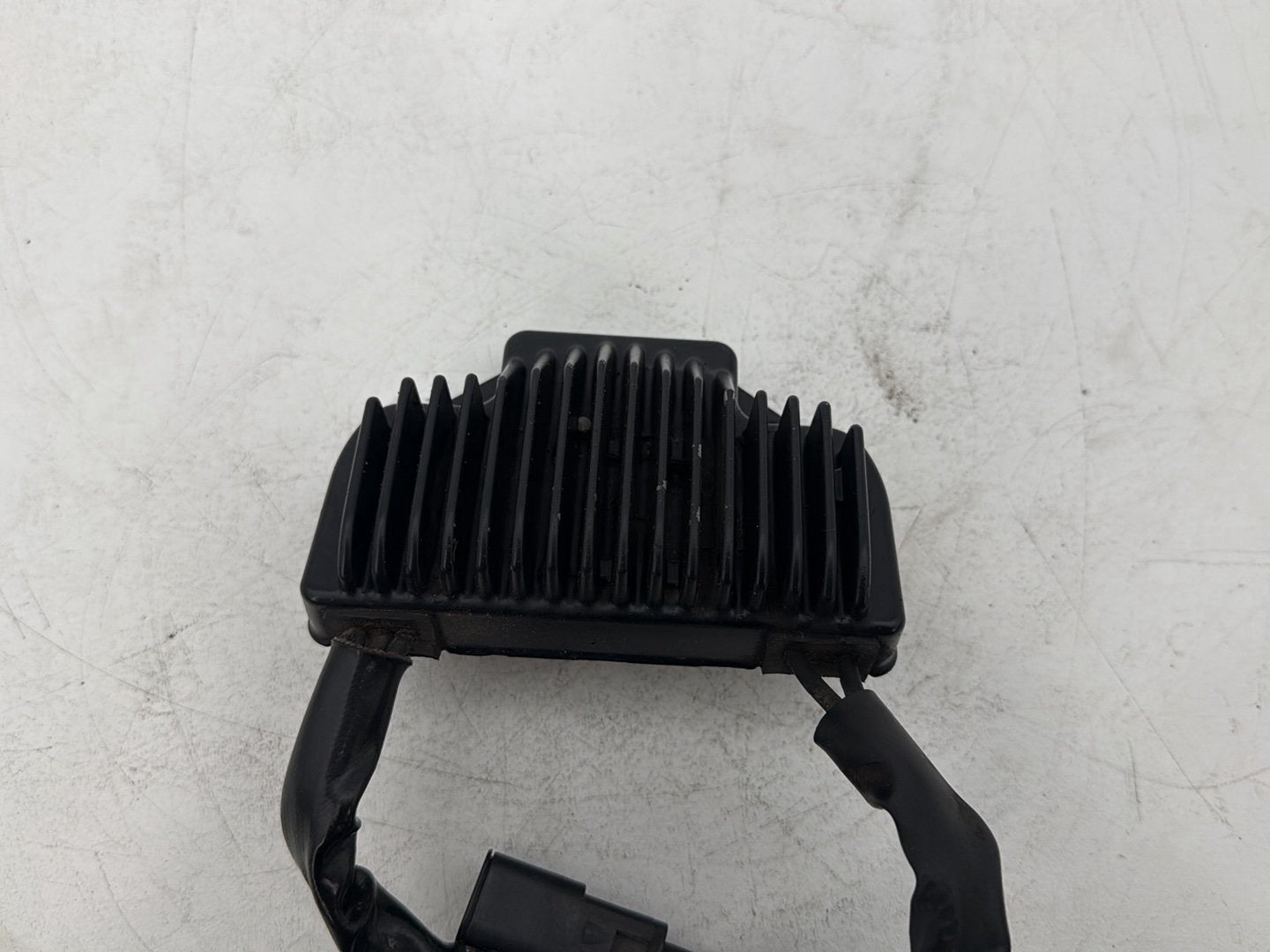 1999 - 2006 Harley-Davidson Dyna Super Glide Voltage Regulator Rectifier   	74631-06
