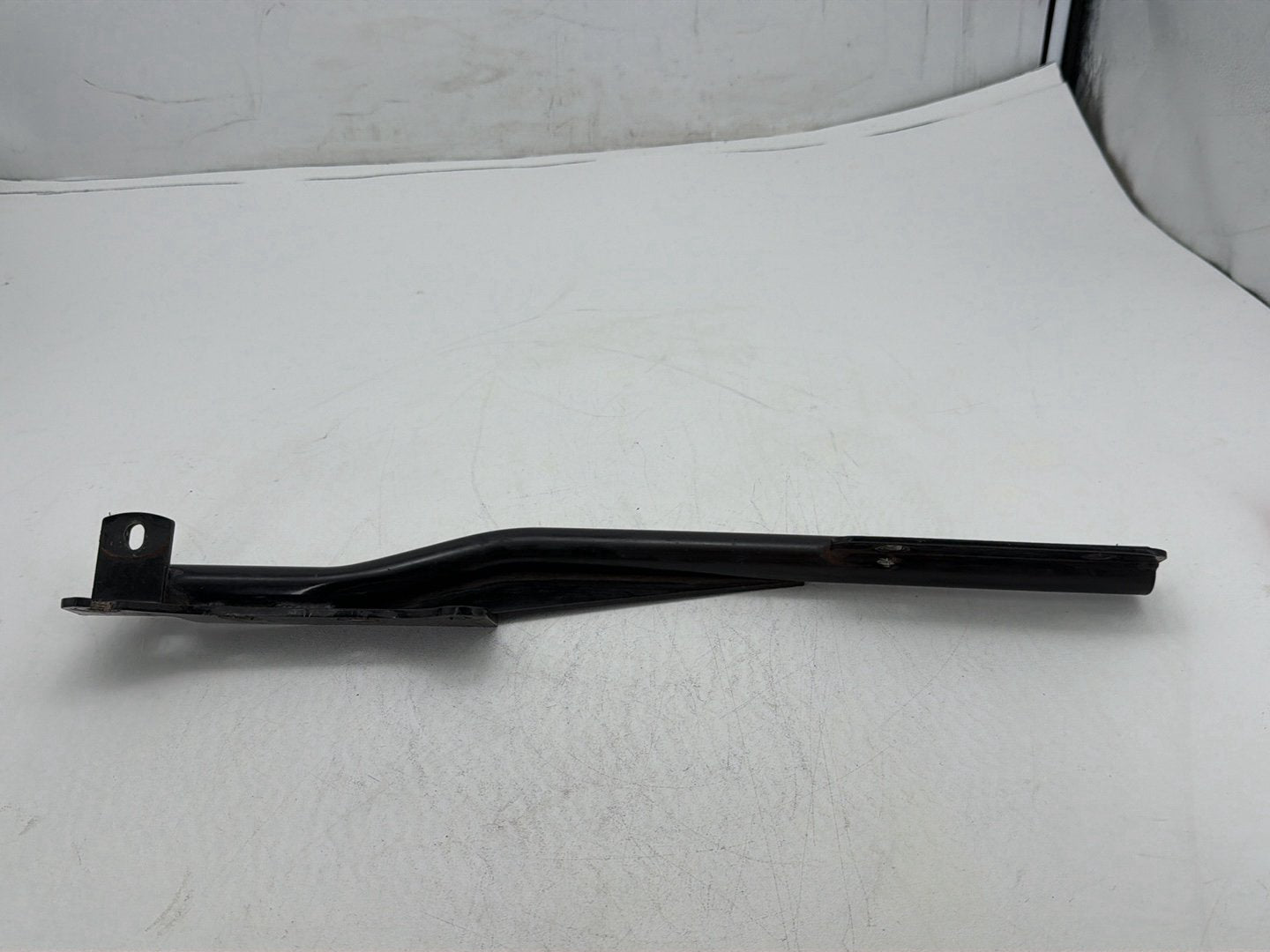 2009 Harley Dyna Street Bob OEM Exhaust Muffler Interconnect Bracket Support Bar