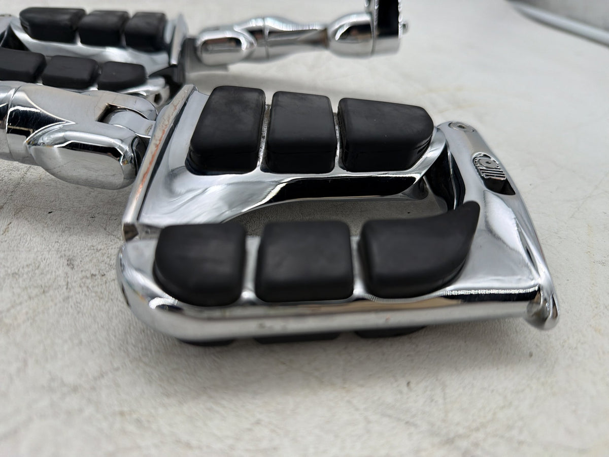 09 Harley Electra Glide Touring CVO Front Right Left Highway Foot Pegs Kuryakyn