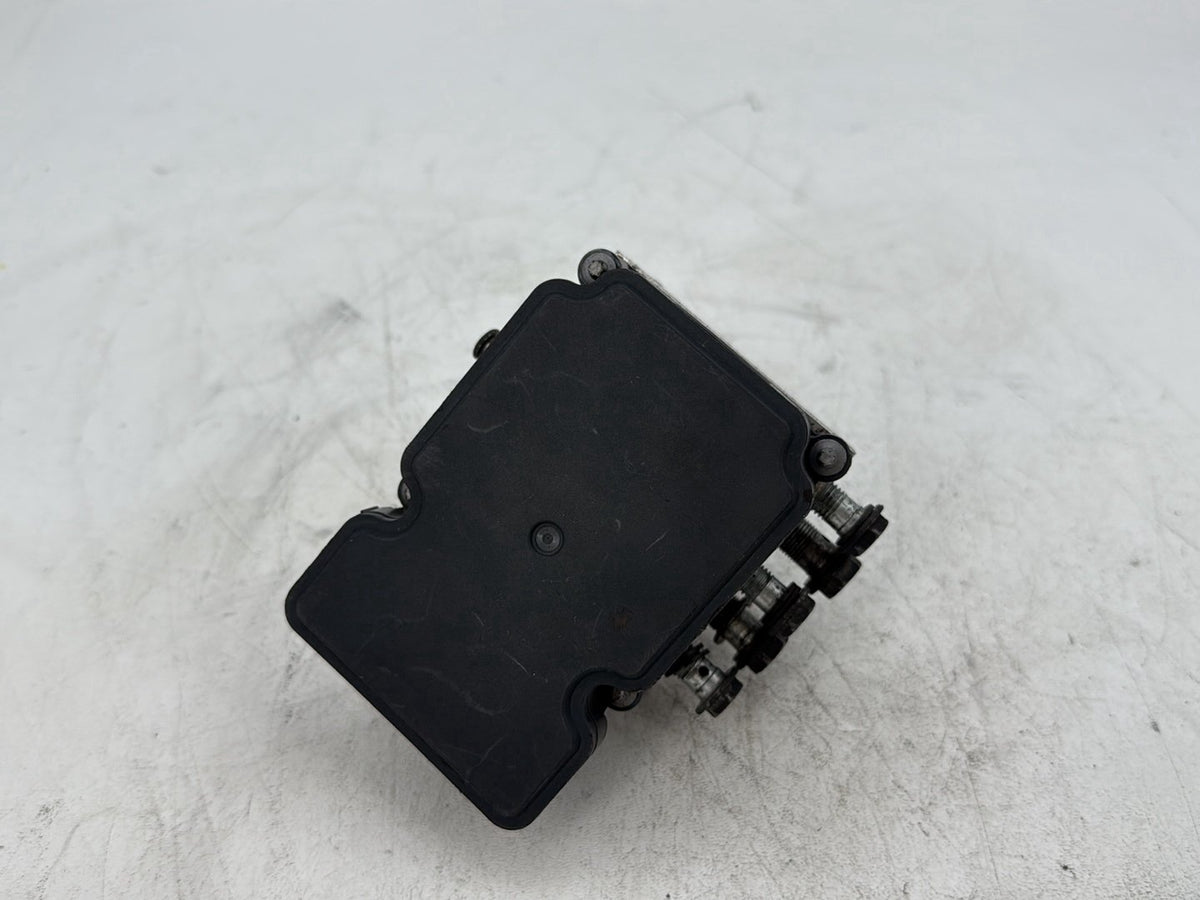 18 Harley Electra Glide Touring Ultra FLHTCU OEM ABS Brake Pump & Control Module