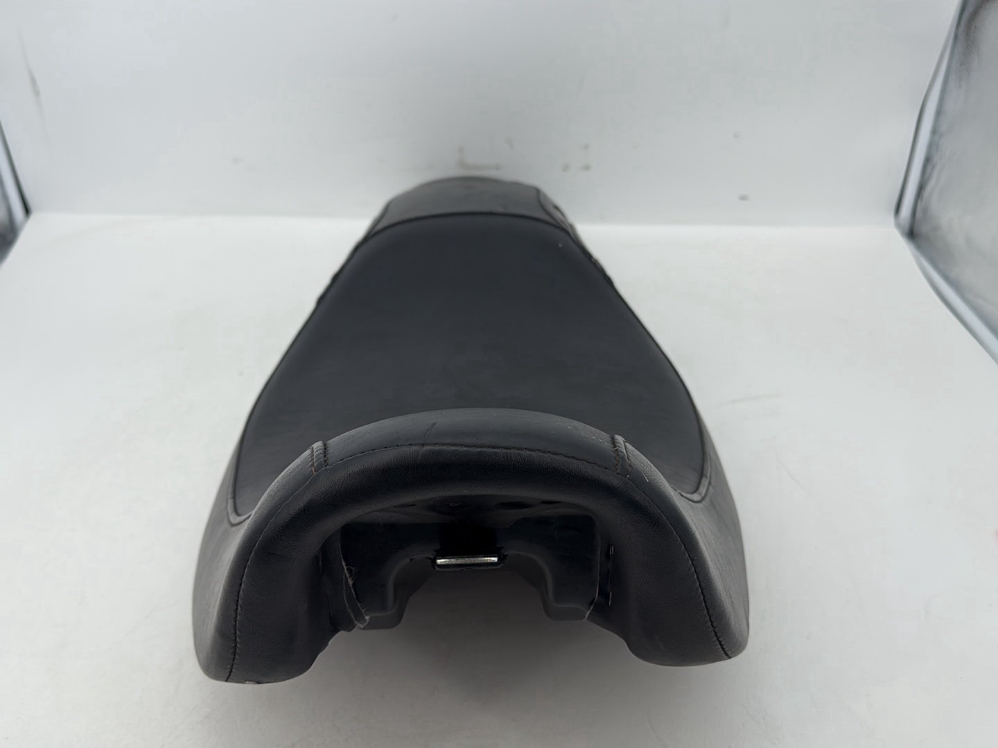 Harley-Davidson Misc  Passenger Rider Driver Seat Saddle 52000071