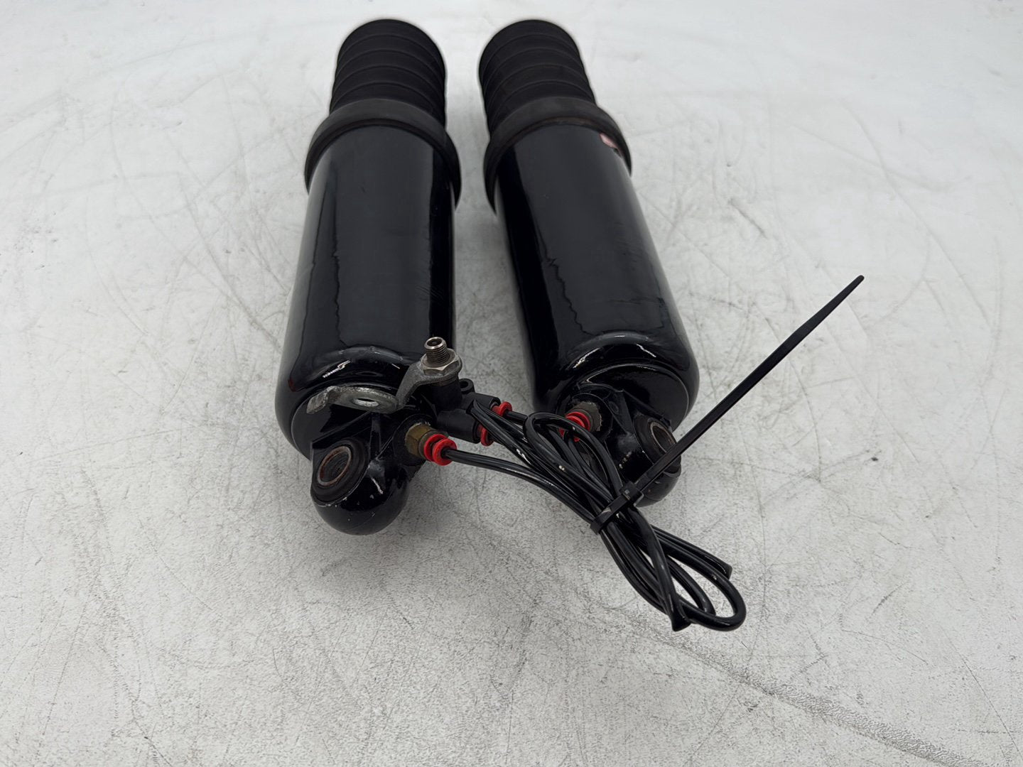 2013 Harley Electra Glide Touring Ultra FLHTCUI OEM Rear Left Right Shock Absorbers