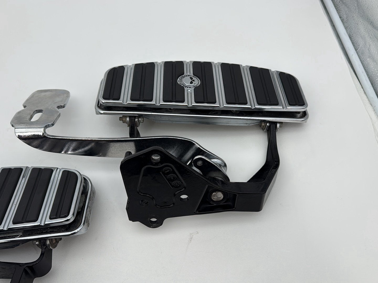 2007 Harley Softail Heritage Classic FLSTC OEM Left Right Driver Floorboard Foot Rest
