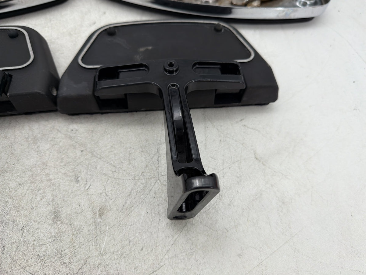 2011 Harley Electra Glide Touring Ultra OEM Left Right Driver & Pass Floorboard Foot Rest