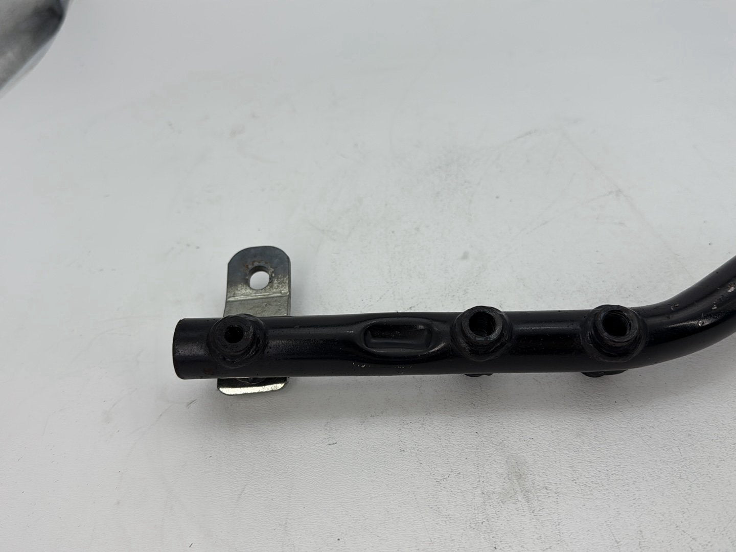 2004 Harley Softail FLSTC Heritage Classic OEM Exhaust Muffler Interconnect Bracket Support Bar