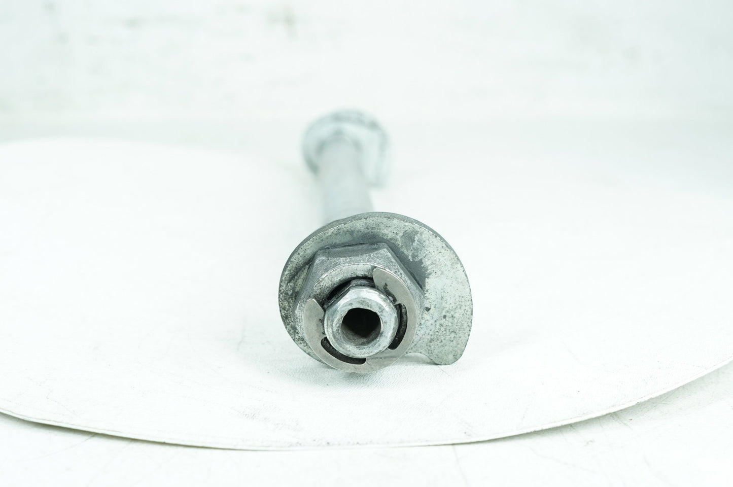 2008 - 2016 Harley-Davidson Touring Electra Glide Ultra Rear Wheel Axle Bolt Shaft 	43000002
