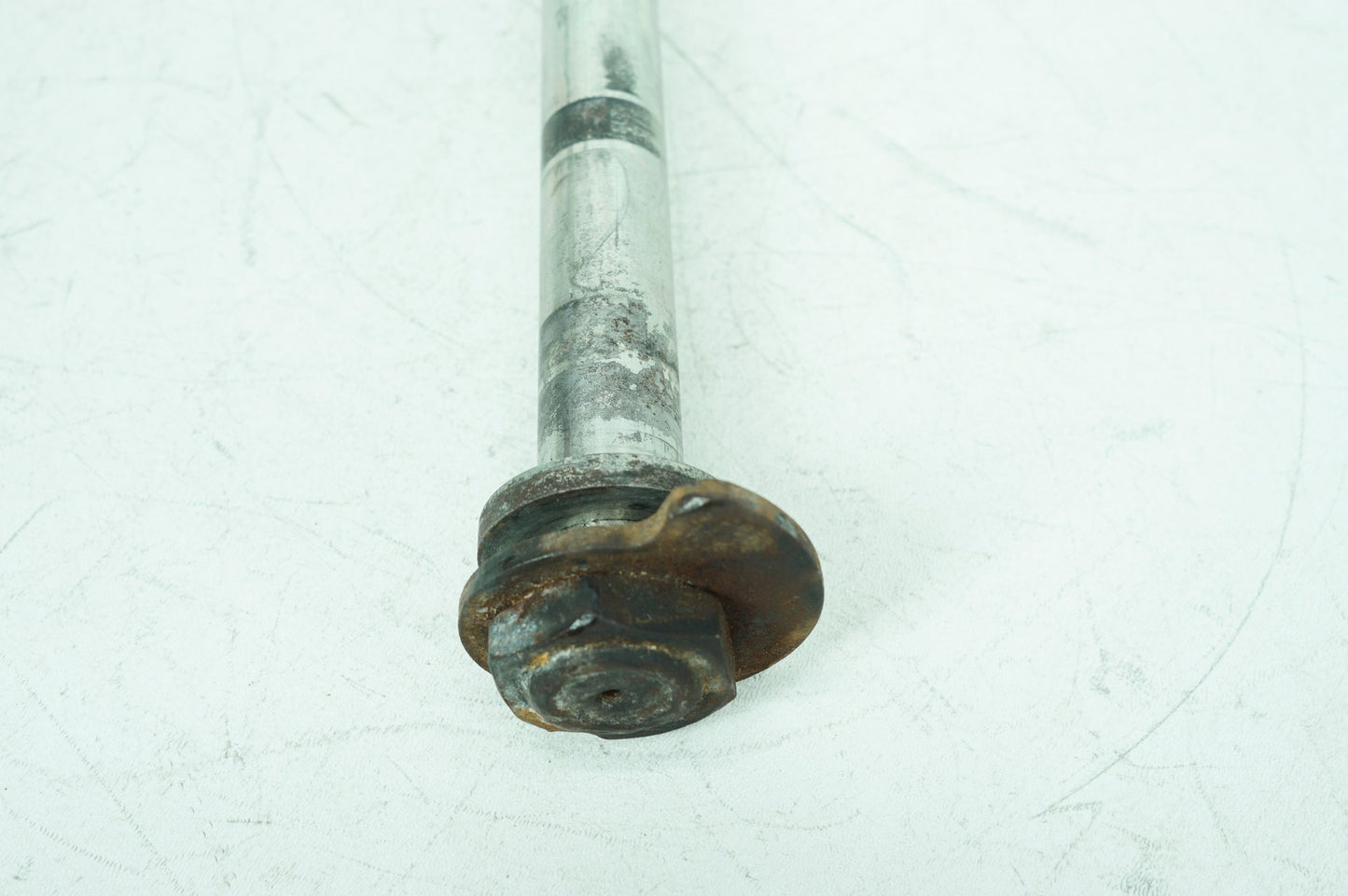 2007 - 2011 Harley-Davidson Touring Electra Glide Ultra Rear Wheel Axle Bolt Shaft 41056-09
