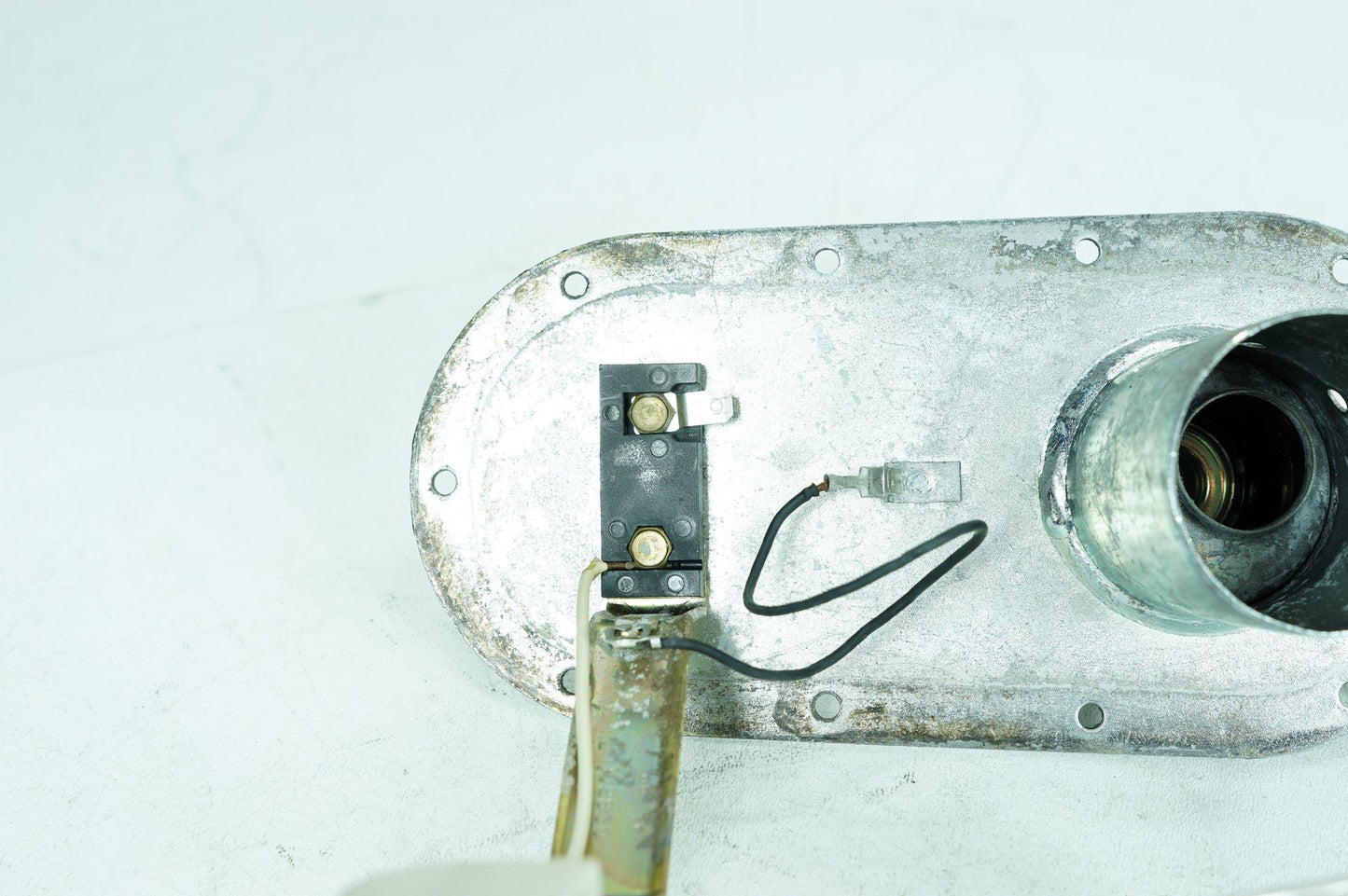 1984 - 1998 Harley-Davidson Touring Road Glide Fuel Petrol Gas Pump Top Plate Cover 75069-95