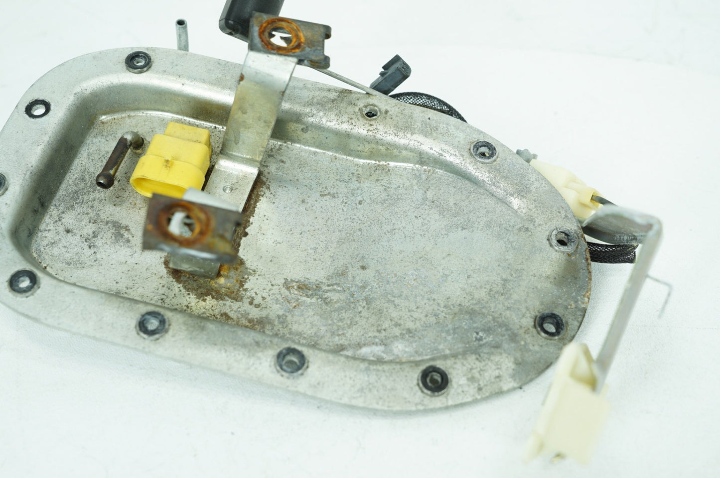 1999 - 2006 Harley-Davidson Dyna Low Rider Fuel Petrol Gas Pump Top Plate Cover  75246-04