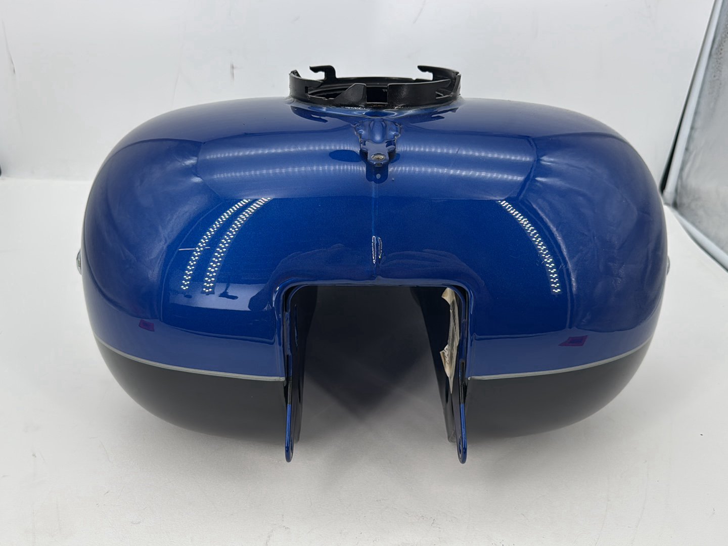 2007 - 2016 Harley-Davidson Touring Electra Glide Ultra Fuel Gas Tank Gasoline Reservoir 61356-08
