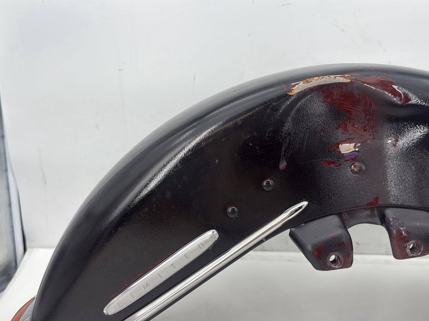2011 Harley Electra Glide Ultra FLHTK OEM Front Wheel Fender Shell Panel