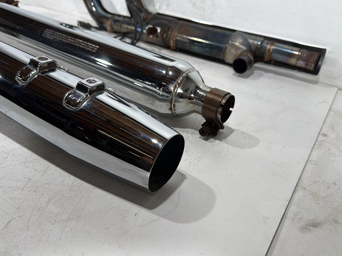 2011 Harley Electra Glide Touring Ultra OEM Exhaust Header Pipes Muffler