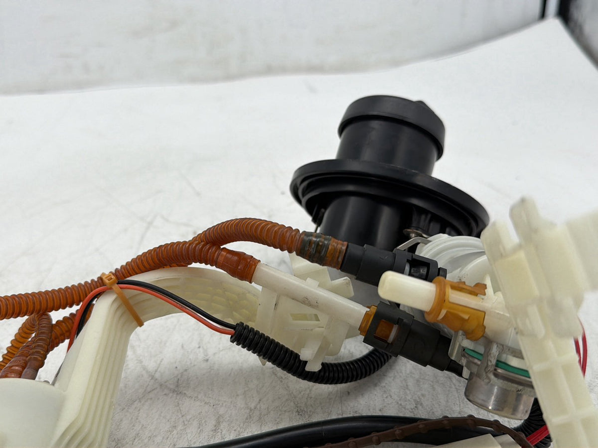 09 Harley Electra Glide Touring Ultra OEM Fuel Pump Gas Gasoline Petrol Sending
