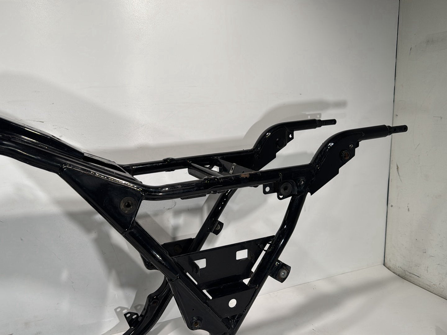 1999 - 2006 Harley-Davidson Touring Road King Custom Body Main Frame Chassis CLN CLR  	47900-02A