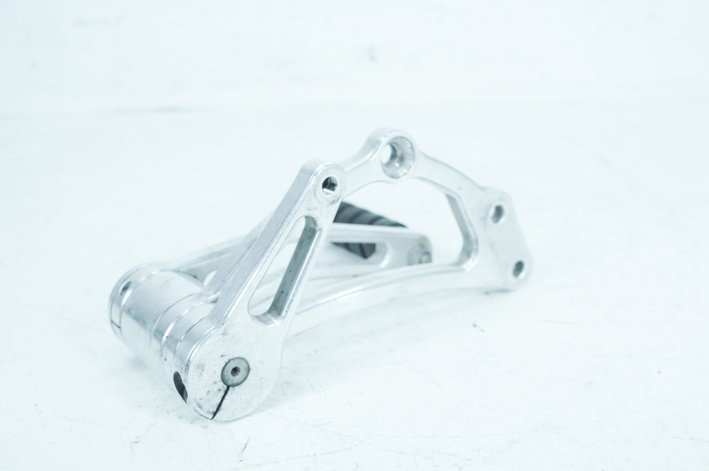 1999 - 2006 Harley-Davidson Dyna Super Glide T-Sport Left Driver Foot Controls Peg Rest 50643-82