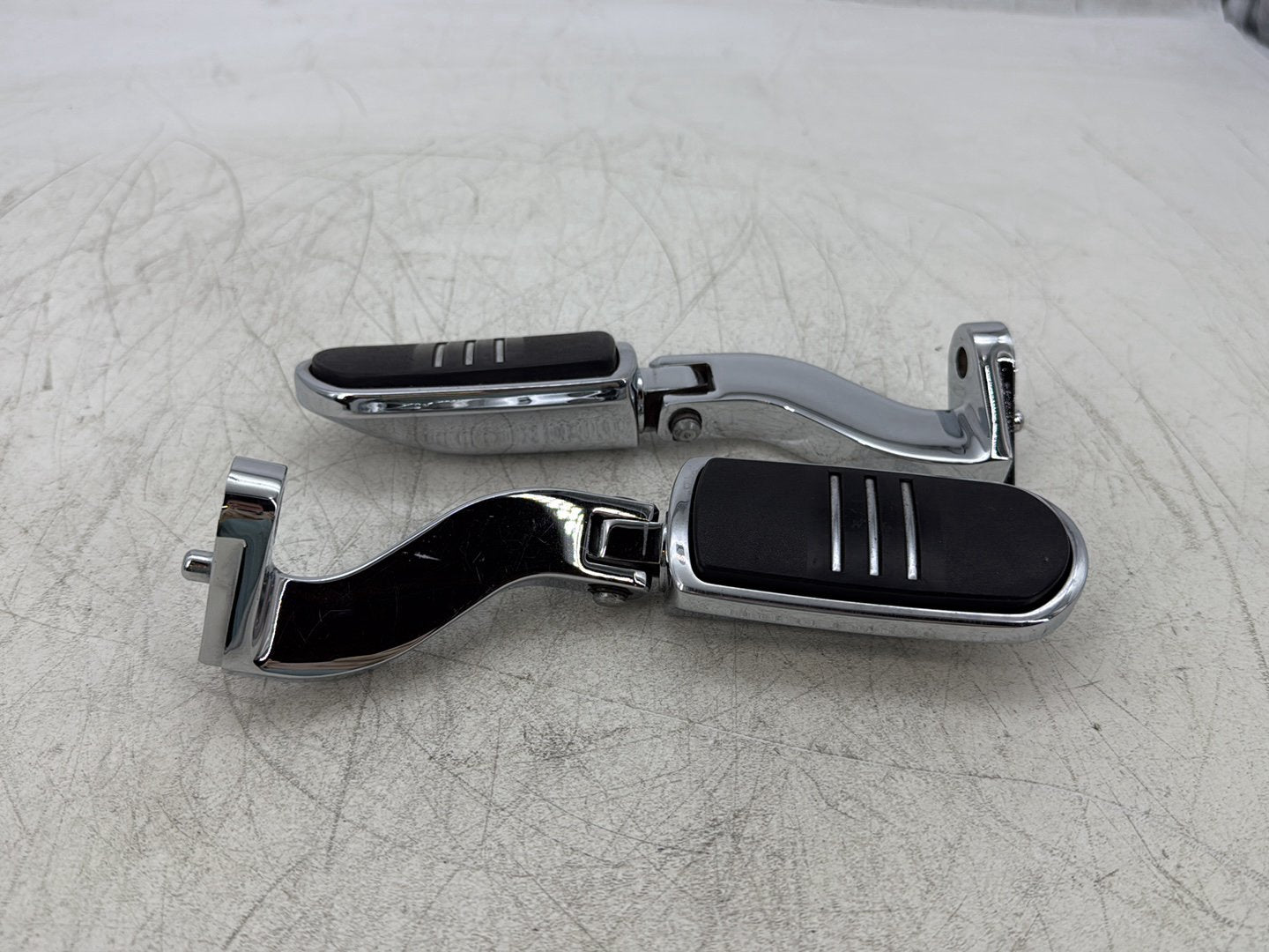2004 Harley Road King Touring Custom FLHRSI OEM Passenger Left & Right Foot Pegs