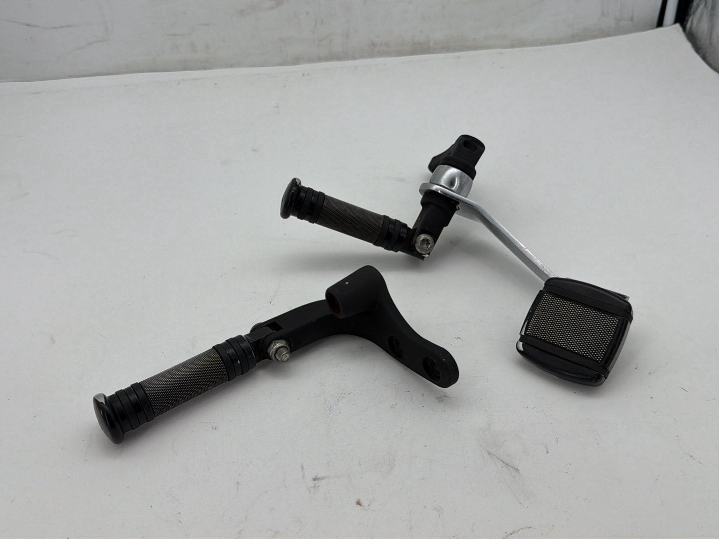 2008 Harley Dyna Fat Bob FXDF OEM Left Right Foot Brake Control Pegs