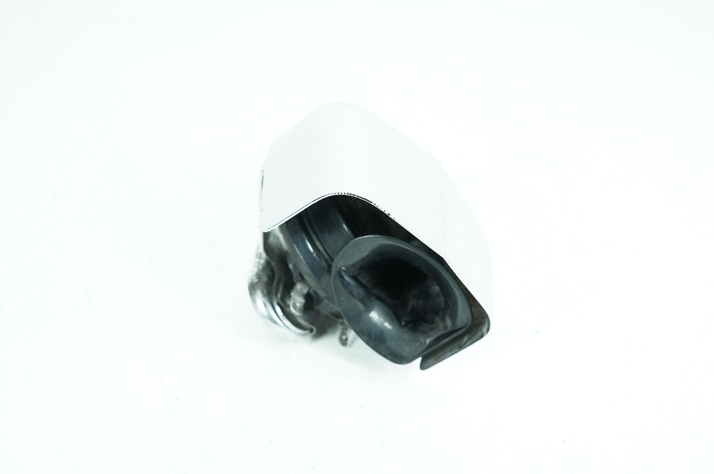 2000 - 2006 Harley-Davidson Softail Heritage Classic Horn Signal Klaxon Chrome Cover 69012-93A
