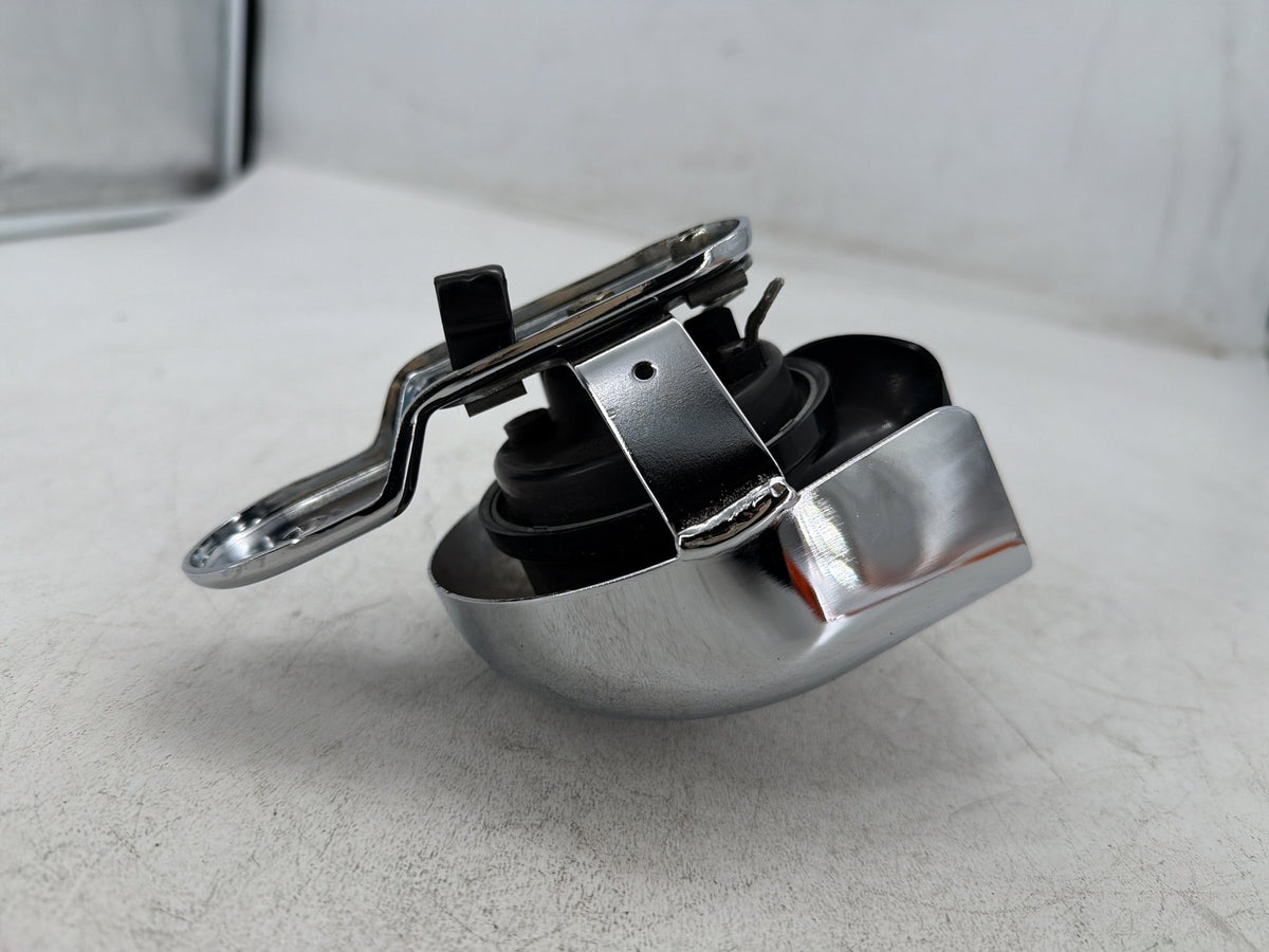 2006 Harley Street Glide Touring FLHX OEM Horn Signal Klaxon Chrome Cover