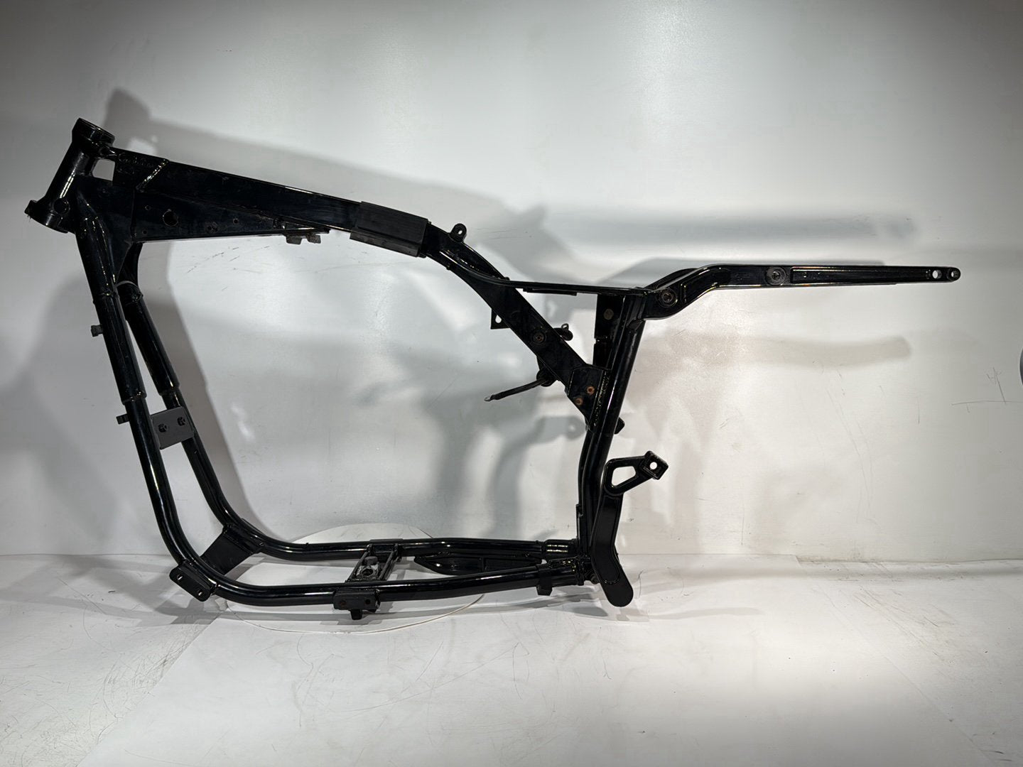 2005 Harley Dyna FXDWG Wide Glide OEM Body Main Frame Chassis CLN CLR