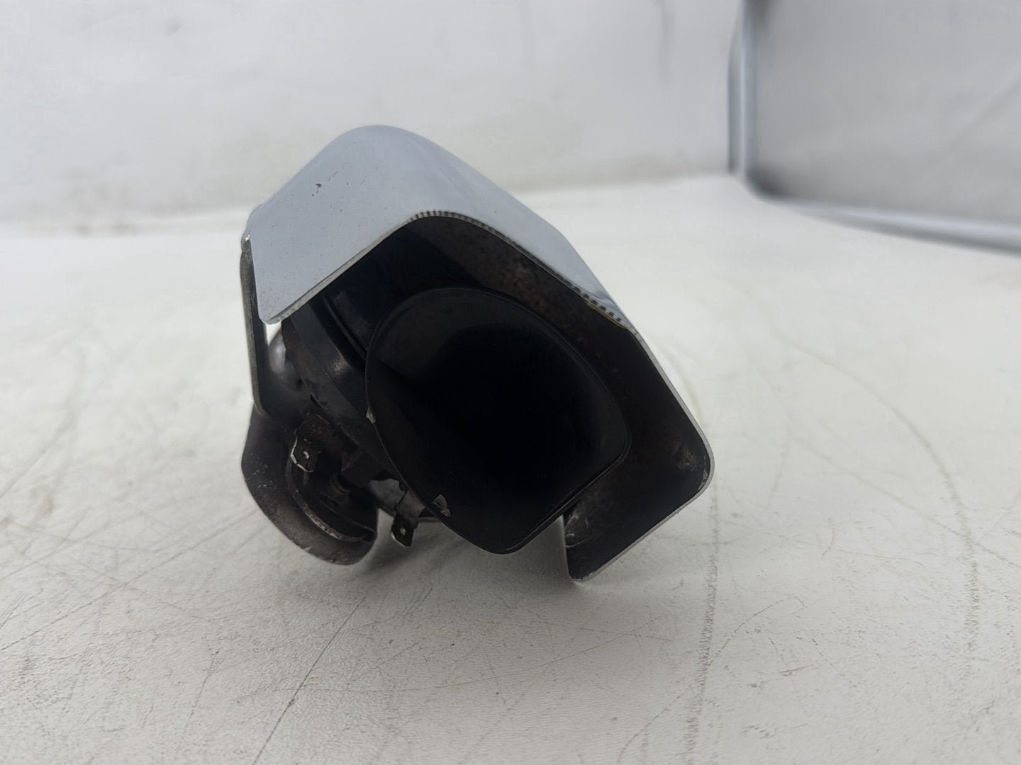 2006 Harley Softail FLSTCI Heritage Classic OEM Horn Signal Klaxon Chrome Cover