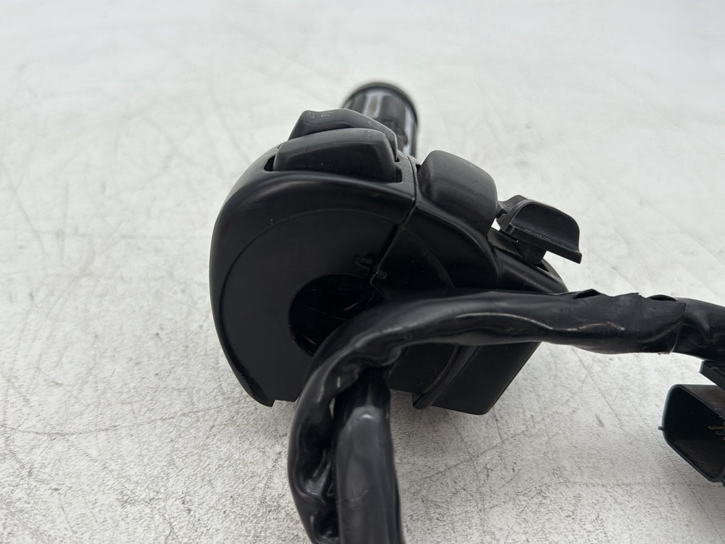 2013 Harley Electra Glide Touring Ultra FLHTCUI OEM Right Engine Start Kill Switches Controls