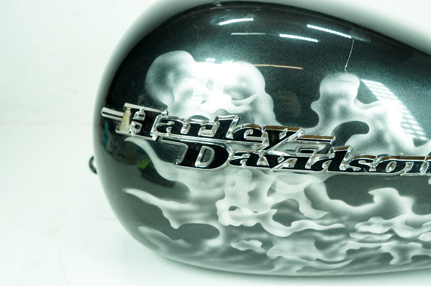 2007 - 2011 Harley-Davidson Touring Street Glide Fuel Gas Tank Gasoline Reservoir 61356-08