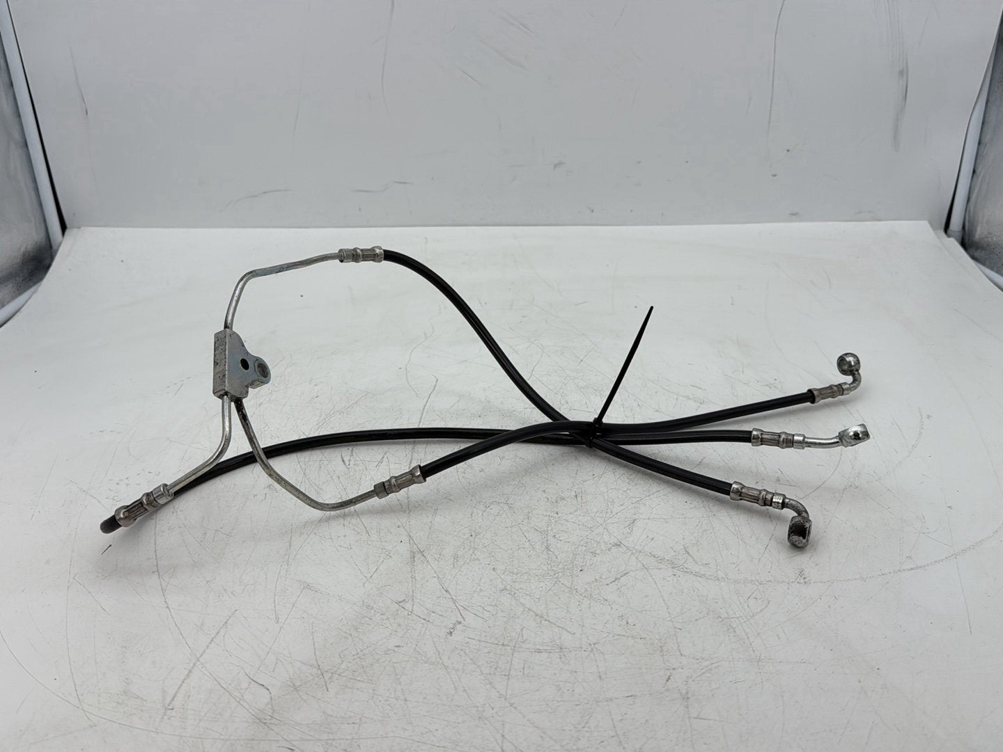 2007 Harley Touring FLHTCU Electra Glide Ultra OEM Front Brake Hose Line Pipe