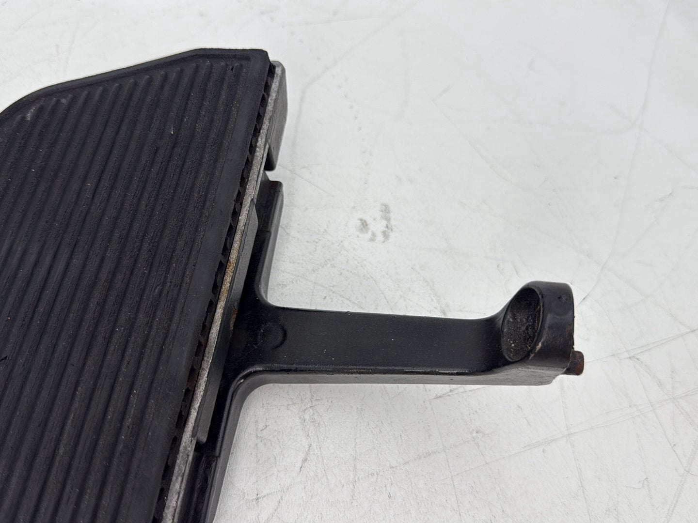 2006 Harley Touring FLHRI Road King OEM 1 Passenger Floorboard Foot Rest