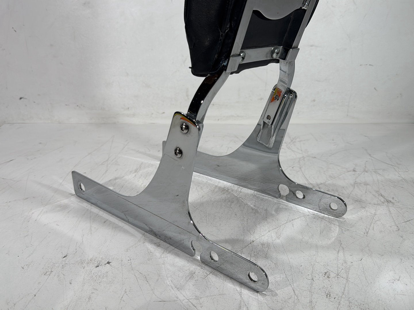 2003 Harley Dyna Wide Glide FXDWG OEM Rear Sissy Bar w/ Backrest Cushion Pad