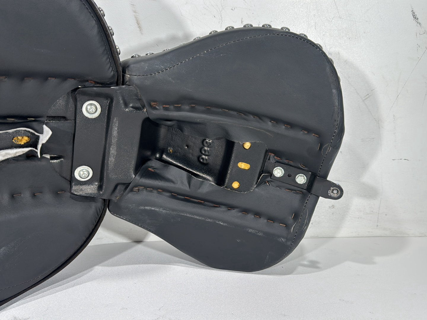 2004 Harley Softail FLSTC Heritage Classic OEM Passenger Rider Driver Seat Saddle