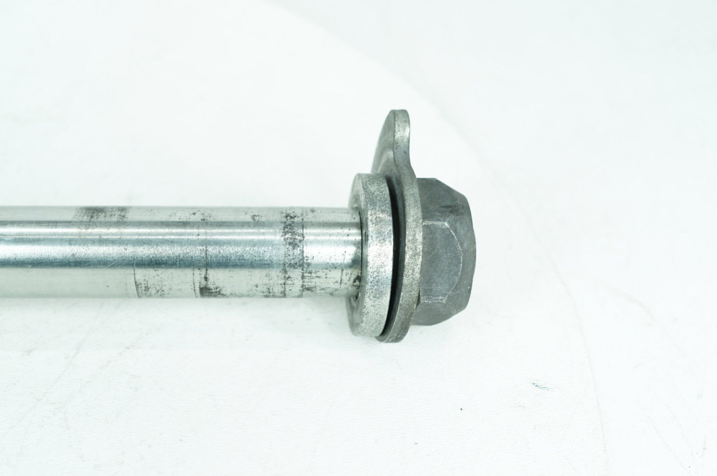 2007 - 2012 Harley-Davidson Touring Electra Glide Ultra Rear Wheel Axle Bolt Shaft 41056-09