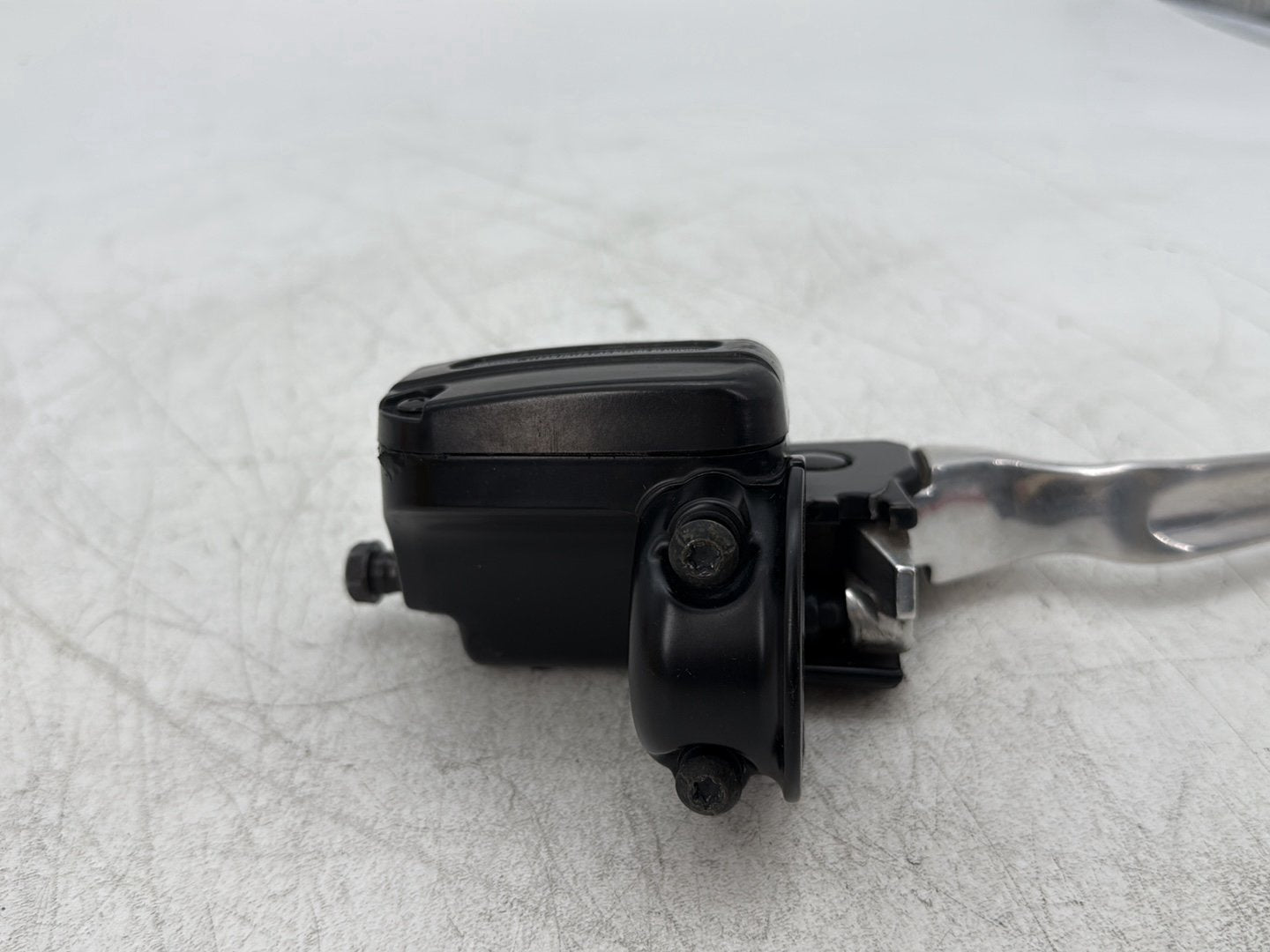 2010 Harley Street Glide Touring FLHX OEM Front Right Brake Lever Master Cylinder