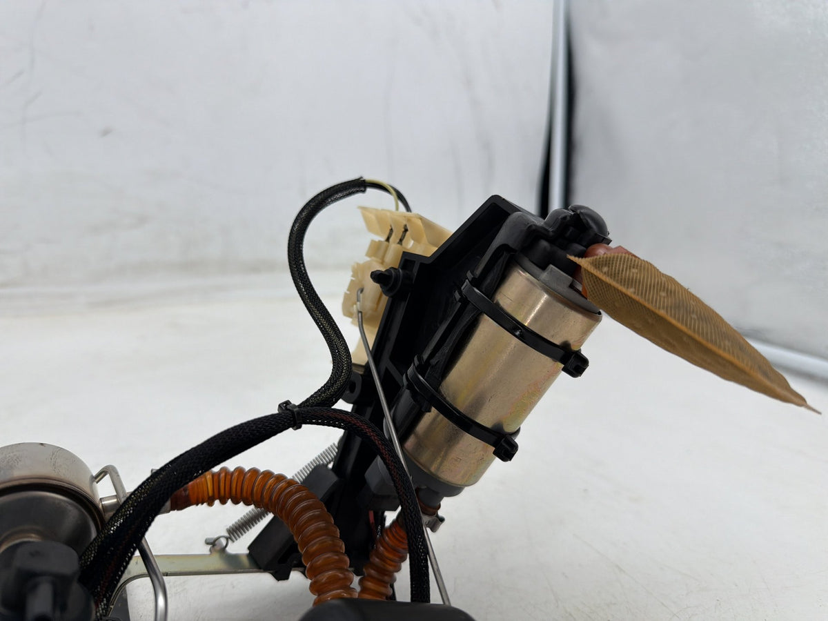 2006 Harley Softail Deuce FXSTDI OEM Fuel Pump Gas Gasoline Petrol Sending CARB