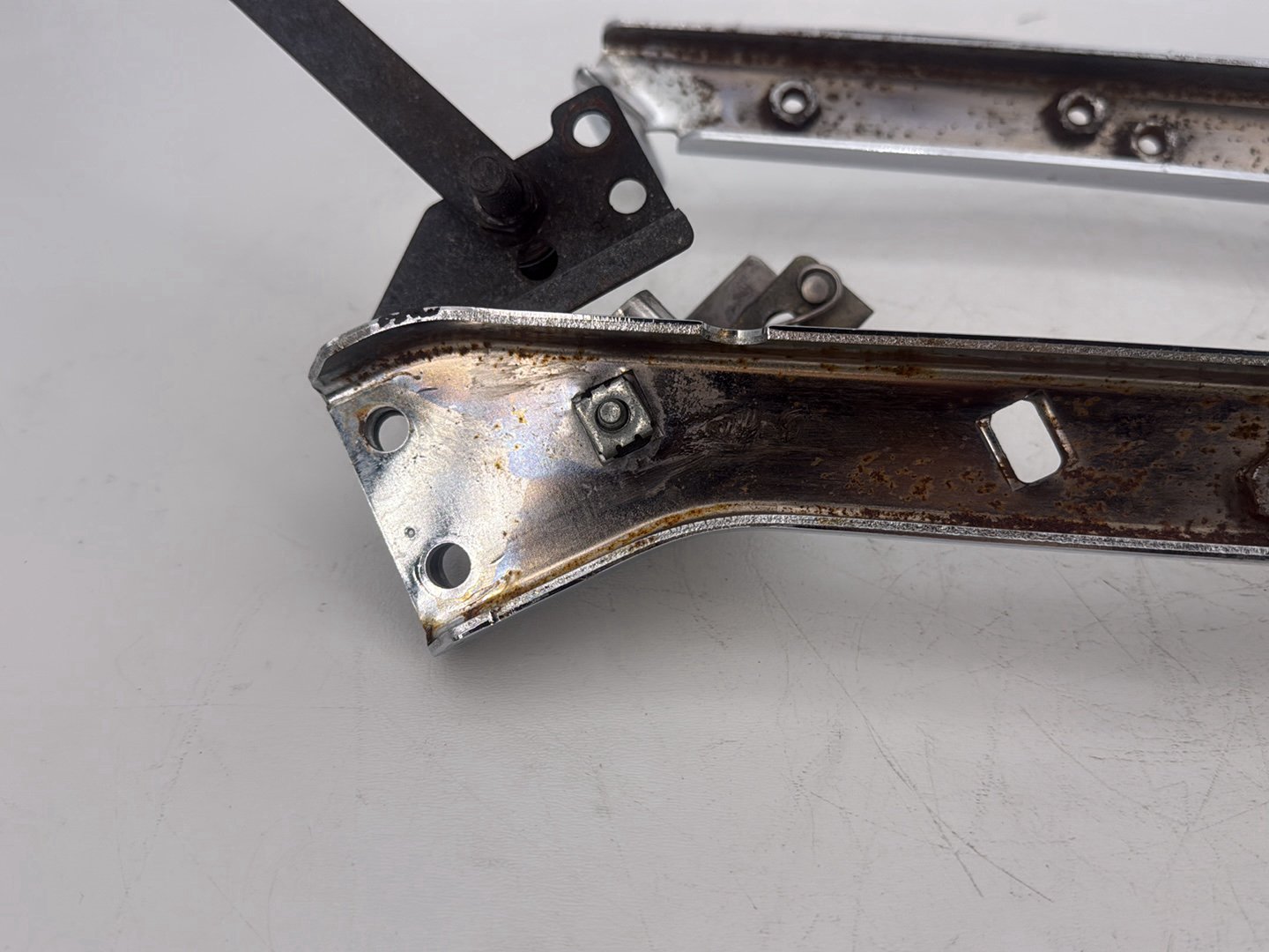 2005 Harley Touring FLHRCI Road King Classic OEM Left Right Saddlebag Fender Struts Brackets