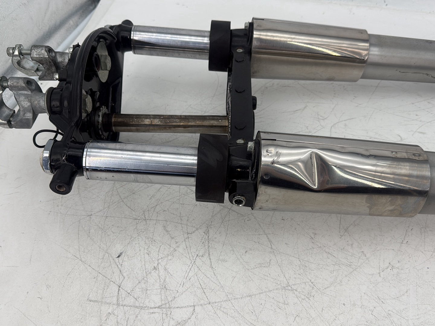 2004 Harley Touring FLHT Electra Glide OEM Front Triple Tree Set & LH RH Fork Legs Sliders