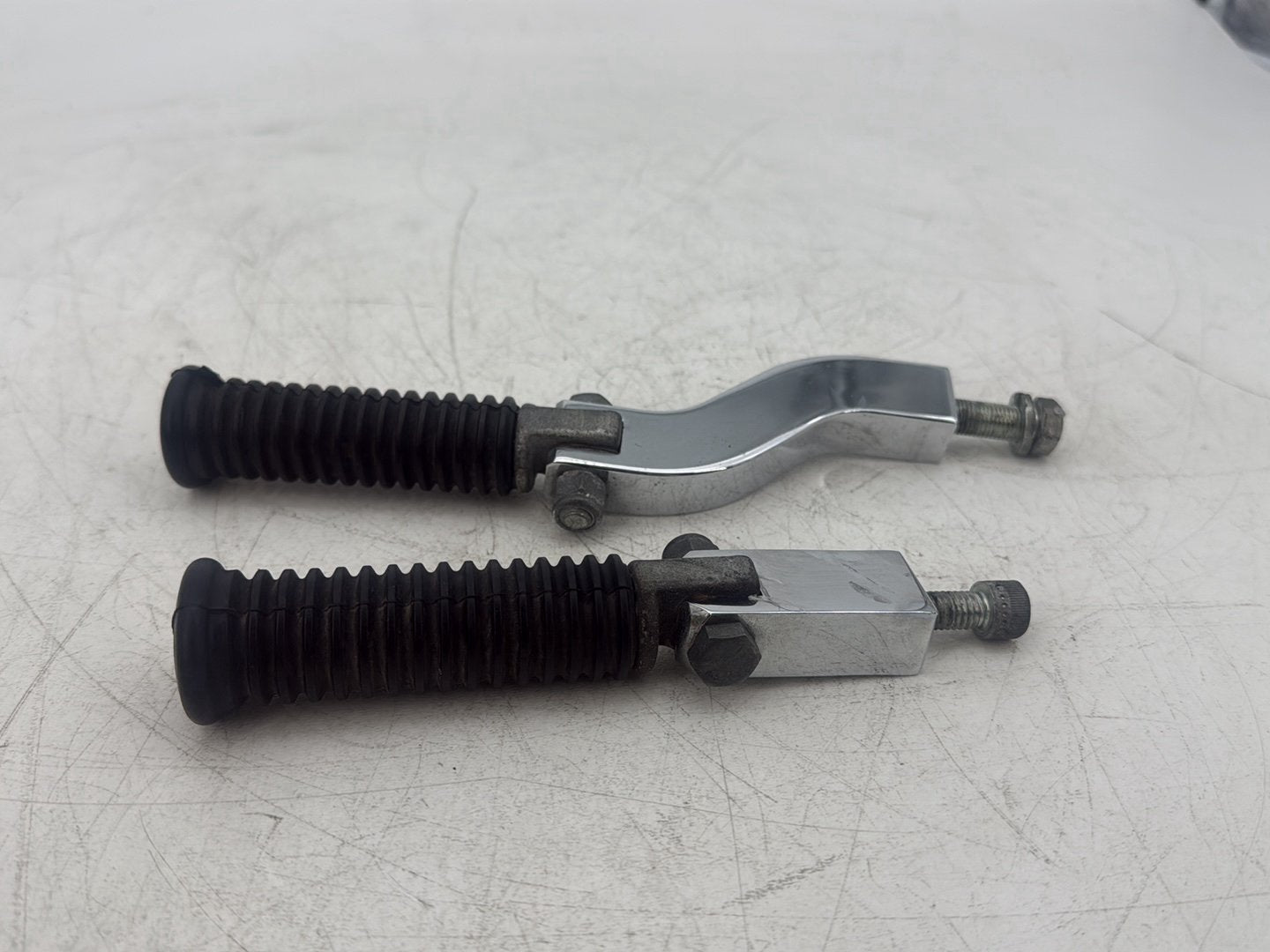 2005 Harley Dyna FXDWG Wide Glide OEM Passenger Left & Right Foot Pegs