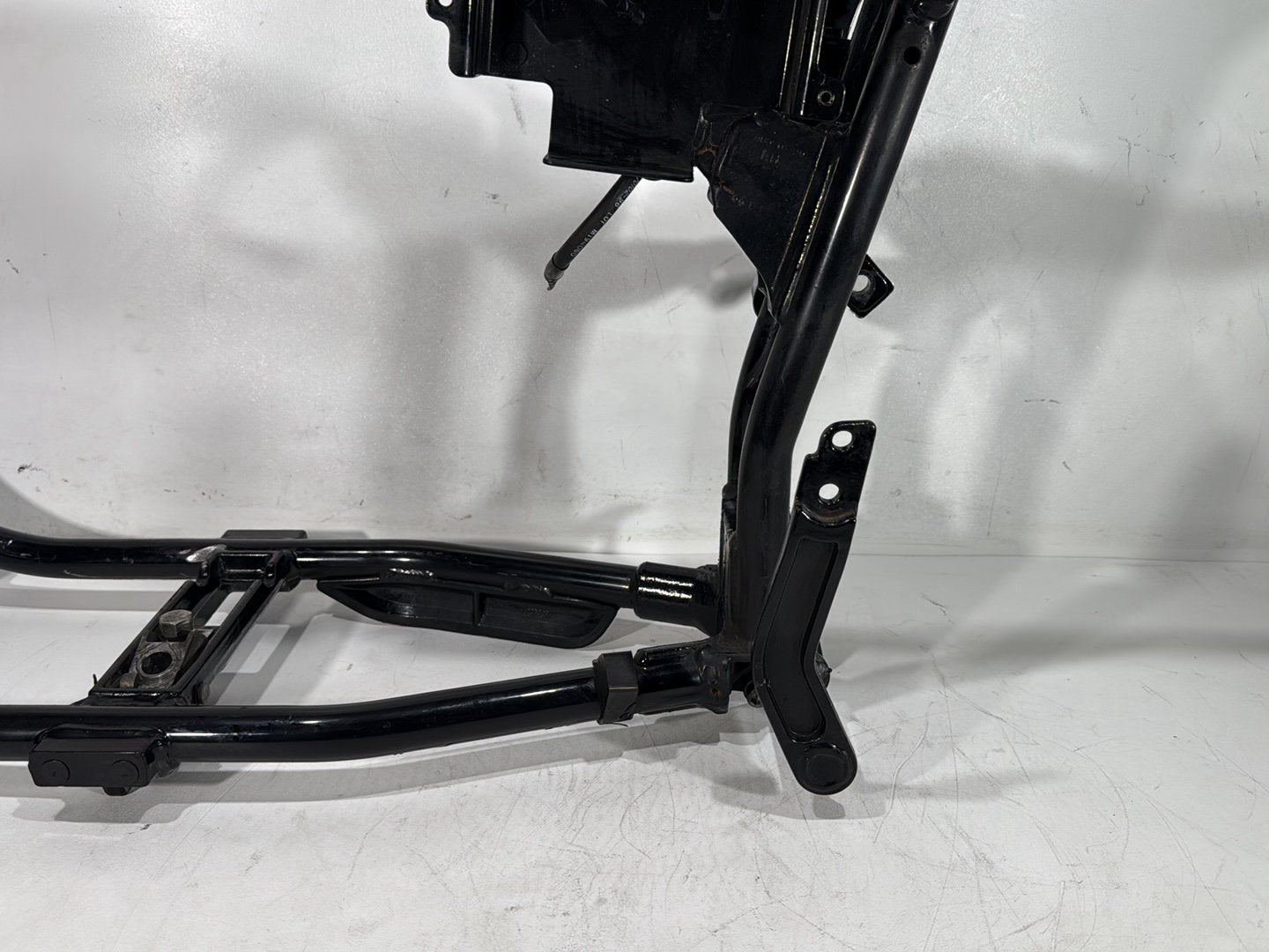 2000 Harley Dyna FXDWG Wide Glide OEM Body Main Frame Chassis CLN CLR