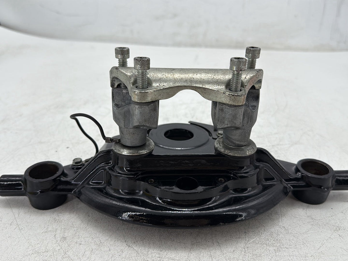 2009 Harley Road King Touring Police OEM Front Fork Upper Triple Tree Clamps